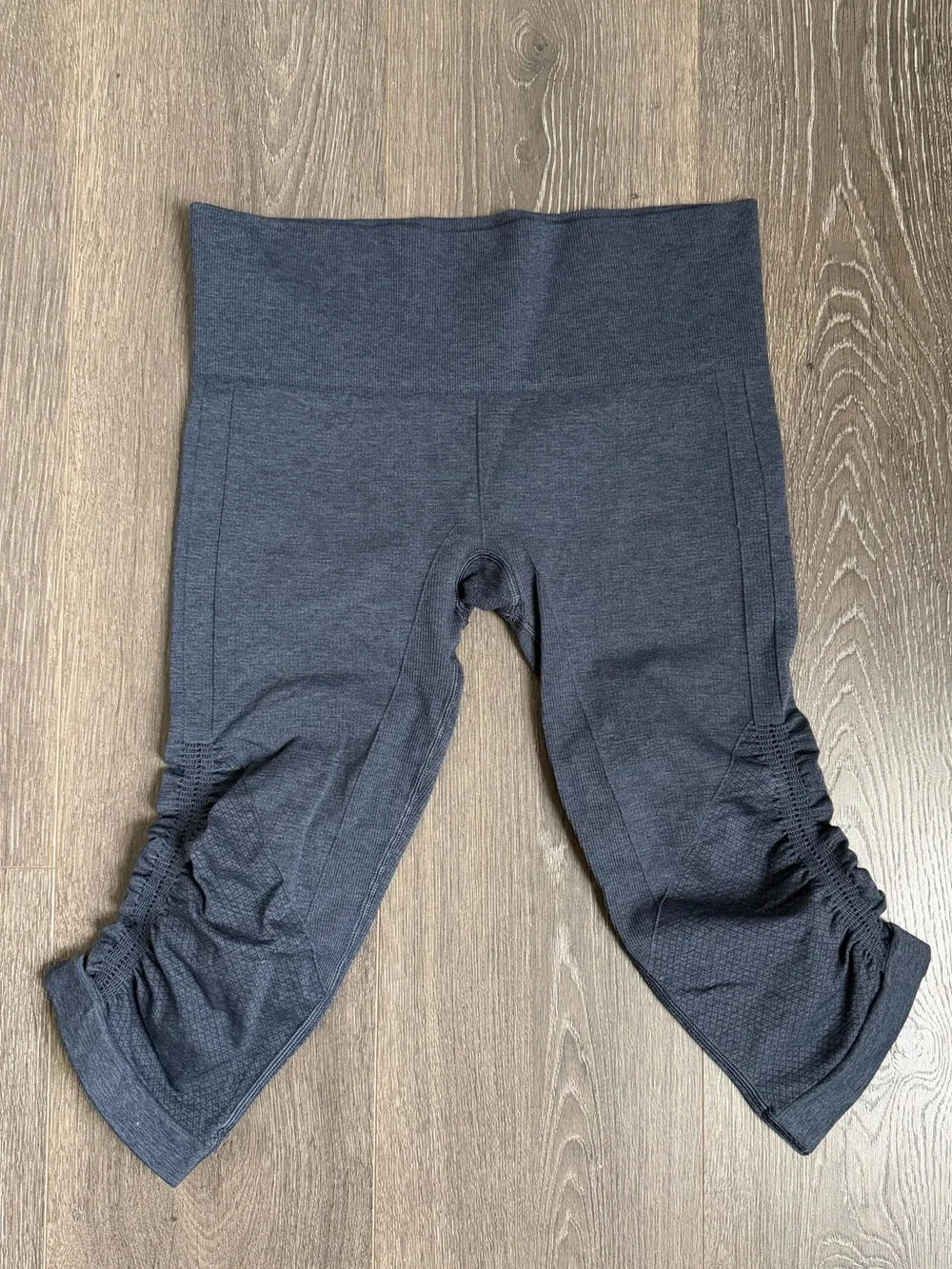 lululemon Ruched Capri Leggings Gray Women’s Yoga Workout Athletic Size M/L - Picture 2 of 4